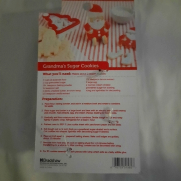 NEW 3 D Sitting Santa Cookie Cutter - Picture 3 of 3